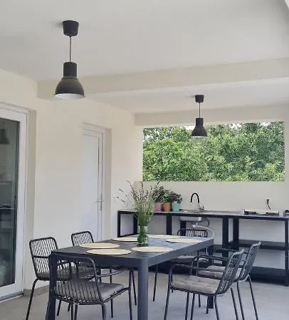 New For 4 Persons With Pool In Istria * لابين